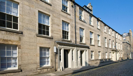 Knowledge Train | Places to stay in Edinburgh